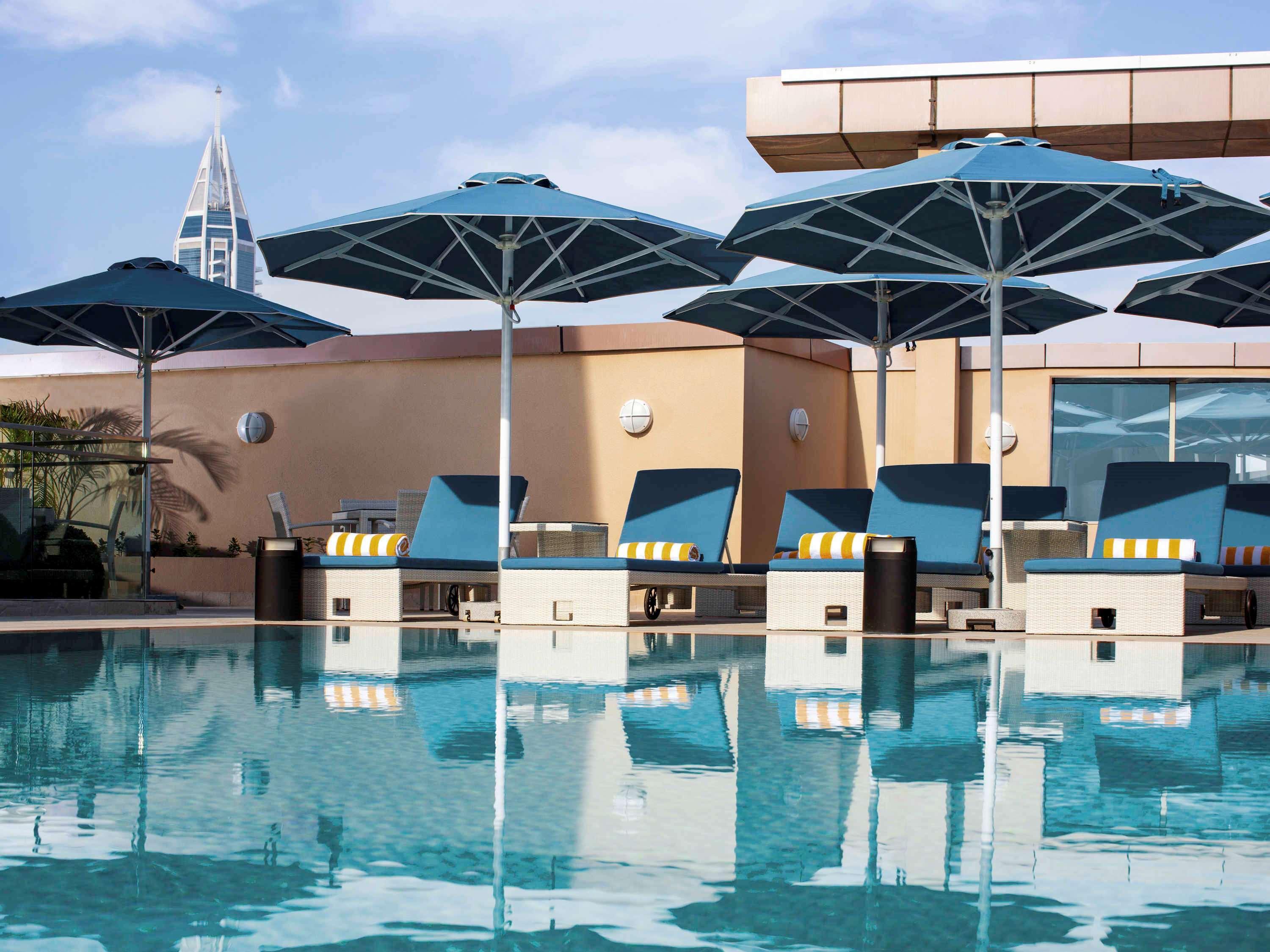 Pullman Dubai Jumeirah Lakes Towers Exteriör bild The pool at the Westin