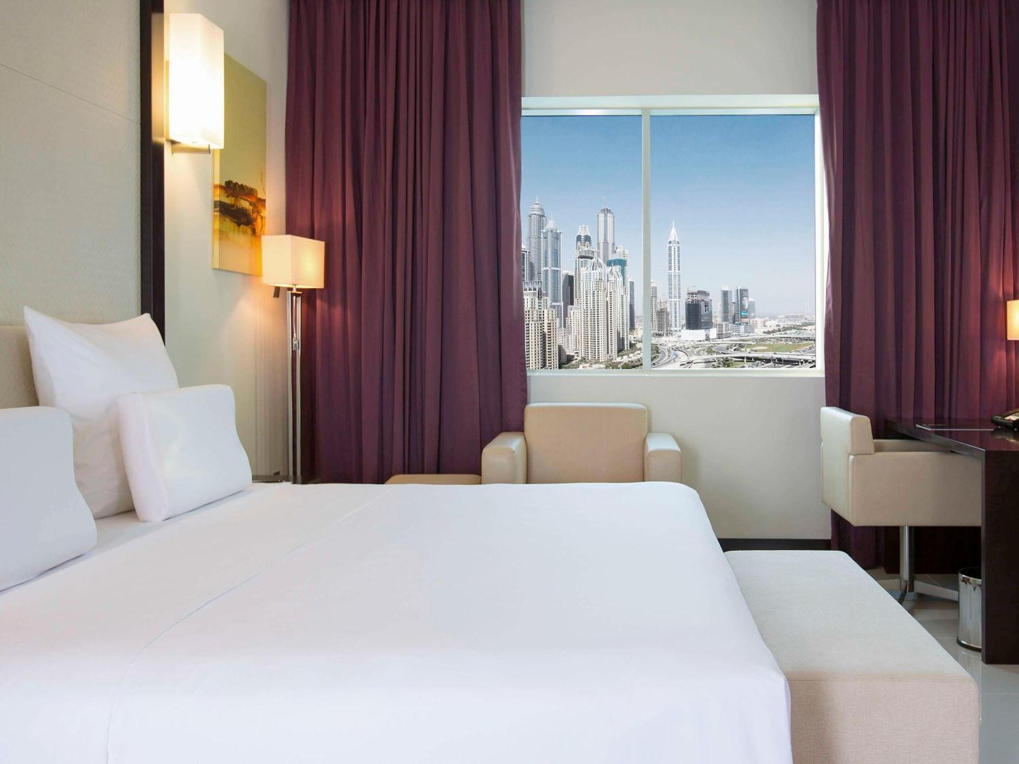 Pullman Dubai Jumeirah Lakes Towers Exteriör bild A typical room at the hotel