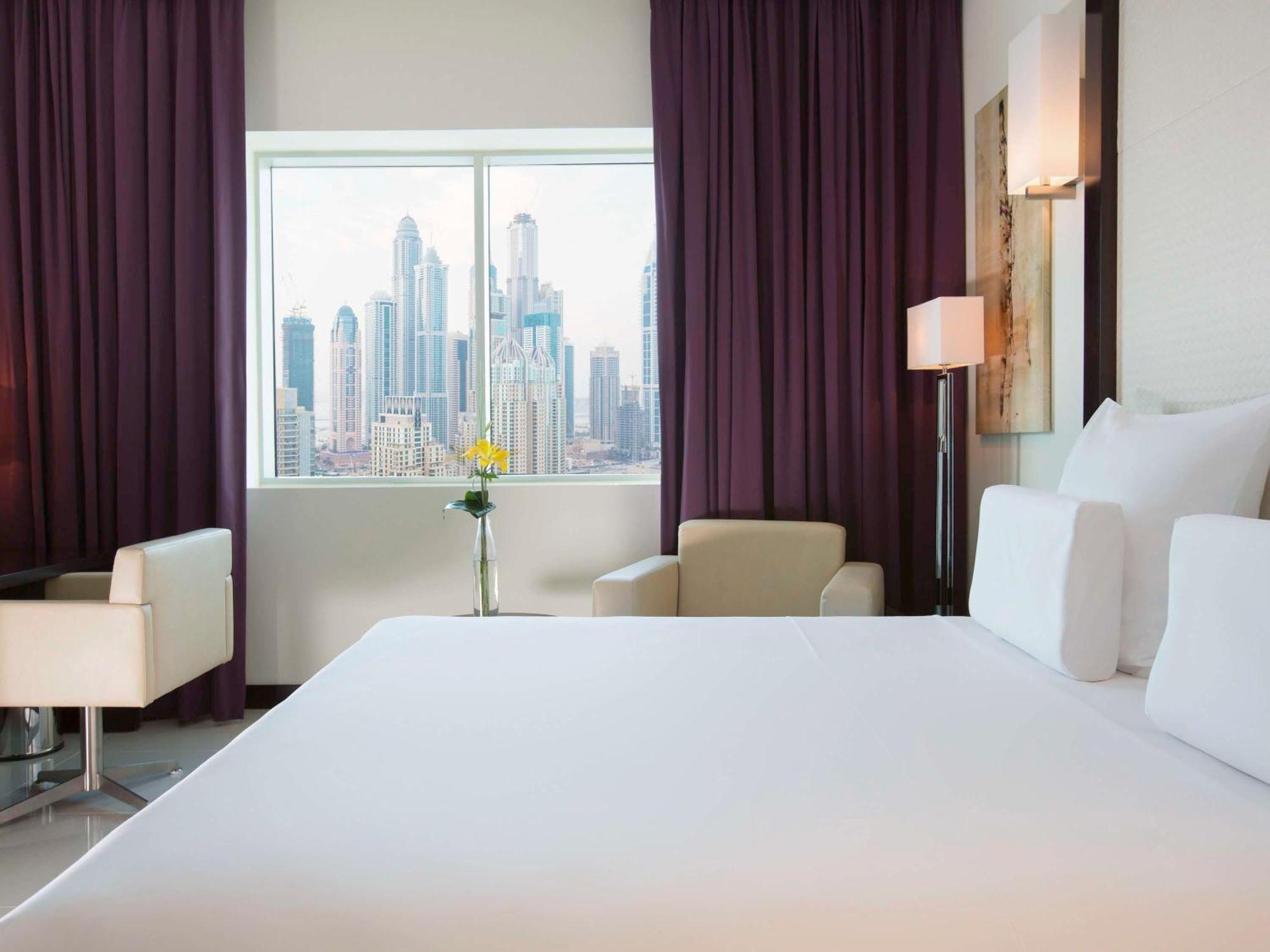 Pullman Dubai Jumeirah Lakes Towers Exteriör bild